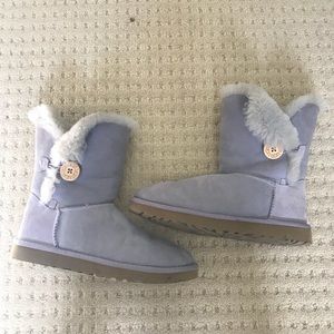 Lilac short Bailey button ugg boots